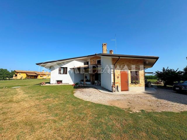 Case e ville in vendita di 280 m² in Via Trieste, 78