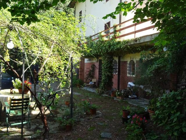 Case e ville in vendita di 280 m² in Via Vallone