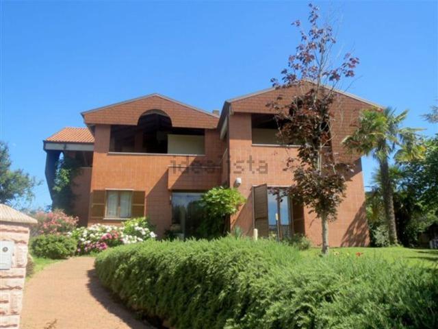 Case e ville in vendita di 280 m² in Via Verdi