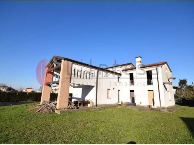 Case e ville in vendita di 280 m² in Via Villa