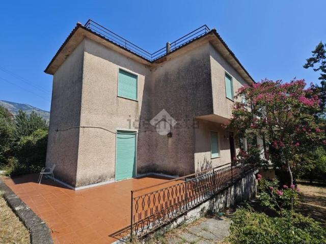 Case e ville in vendita di 280 m² in Via Virgilio Zangrilli, 50