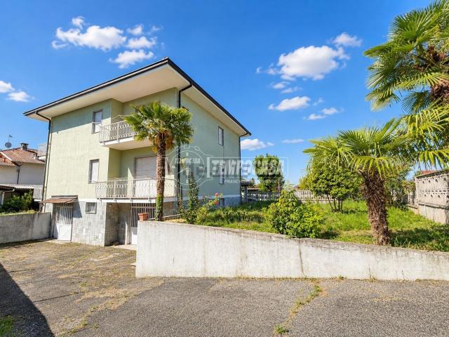 Case e ville in vendita di 280 m² in Viale XXV Luglio