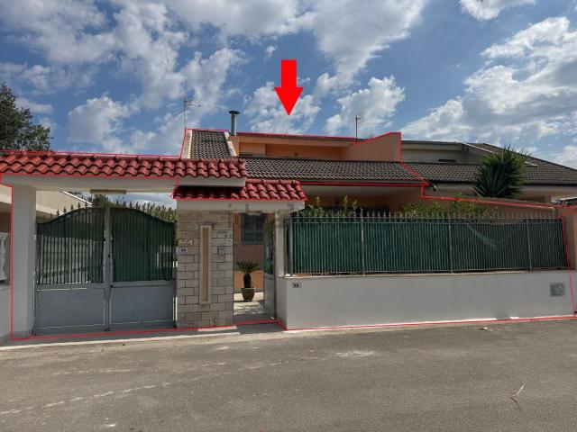 Case e ville in vendita di 280 m² in Viale Annibale Caccavello