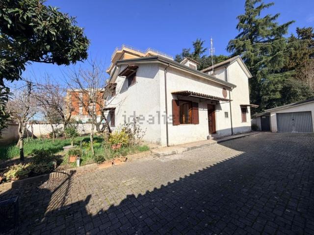Case e ville in vendita di 280 m² in Viale Europa, 34