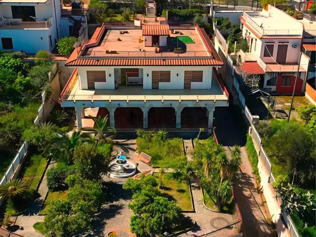Case e ville in vendita di 415 m² in Viale Kennedy, 10