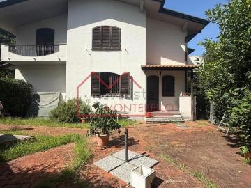 Case e ville in vendita di 280 m² in Viale Michelangelo Buonarroti, 263