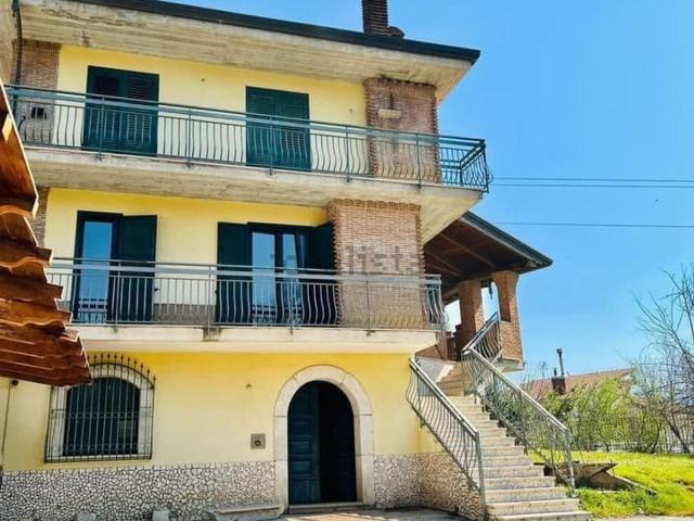 Case e ville in vendita di 280 m² in Contrada Archi