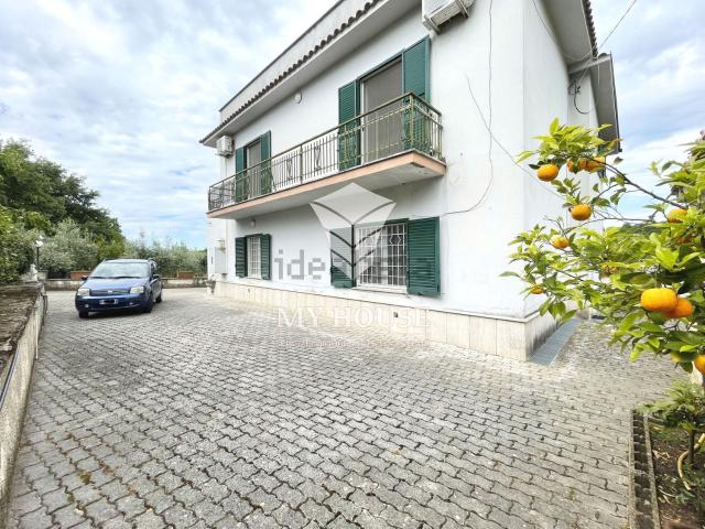 Case e ville in vendita di 280 m² in Contrada Casalotto, 10