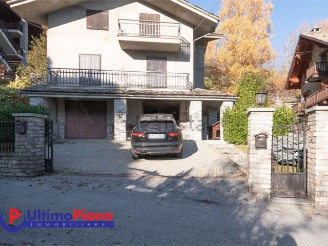 Case e ville in vendita di 280 m² in Frazione Villes Dessous, 1