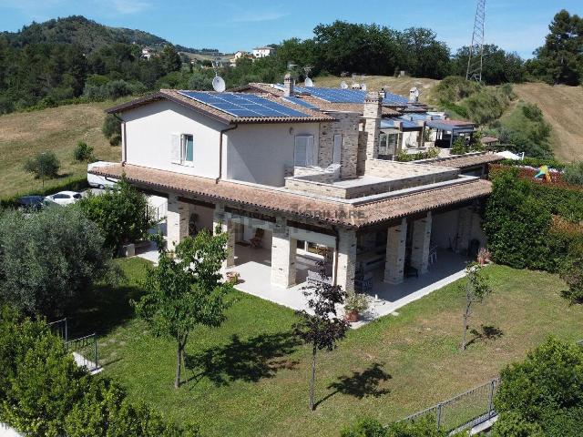 Case e ville in vendita di 280 m² in Frazione Fonte di Campo
