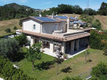 Case e ville in vendita di 280 m² in Frazione Fonte di Campo