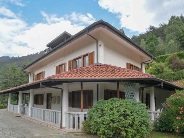 Case e ville in vendita di 280 m² in Frazione Funghera
