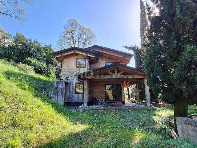Case e ville in vendita di 280 m² in Località Vilmezzano, 69