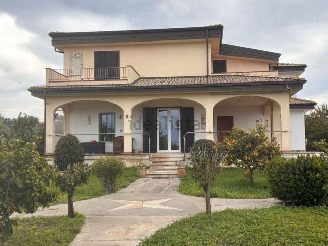 Case e ville in vendita di 280 m² in Strada Comunale Ciaramiti Brattirò