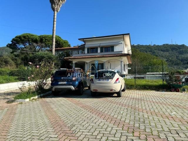 Case e ville in vendita di 280 m² in Strada Comunale di Monteverde, 40