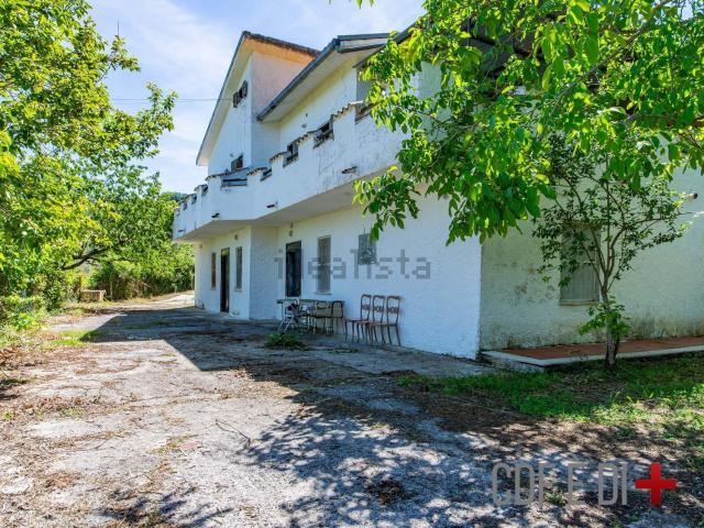 Case e ville in vendita di 280 m² in Strada della montagna
