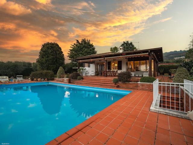 Case e ville in vendita di 280 m² in Strada della Valsorda, 10