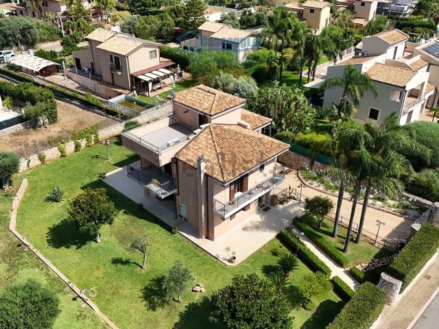 Case e ville in vendita di 280 m² in Strada Tremmilia