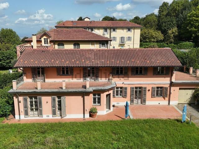 Case e ville in vendita di 280 m² in Strada Val San Martino Superiore, 285