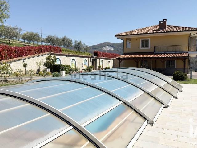 Case e ville in vendita di 280 m² in Strada Veglia Contrada Veglia, 6