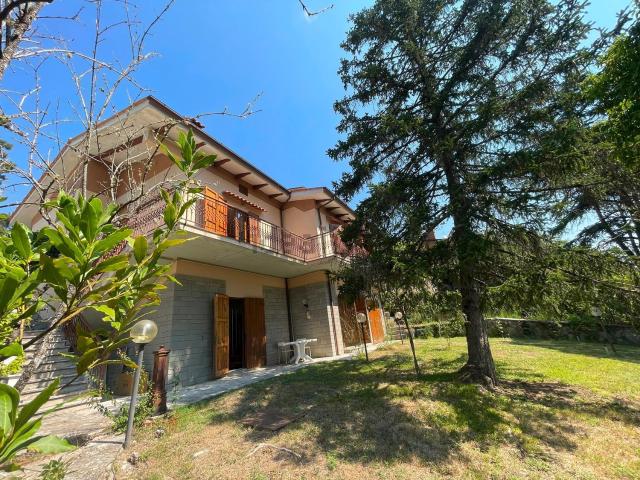 Case e ville in vendita di 281 m²
