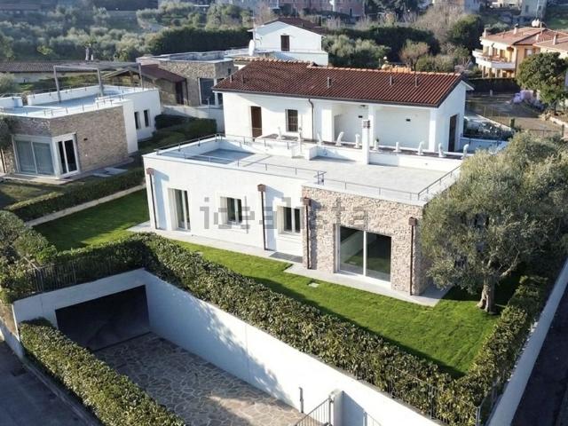 Case e ville in vendita di 281 m² in Via Castellana, 44