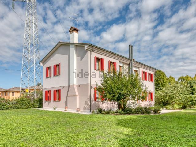 Case e ville in vendita di 281 m² in Via Adige, 2