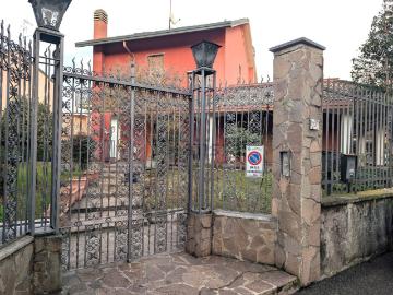 Case e ville in vendita di 281 m² in Via Gorizia, 9