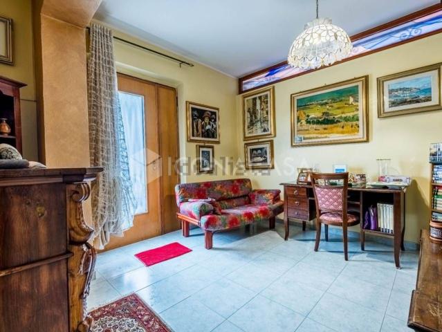 Case e ville in vendita di 281 m² in Via L. Settembrini, 3
