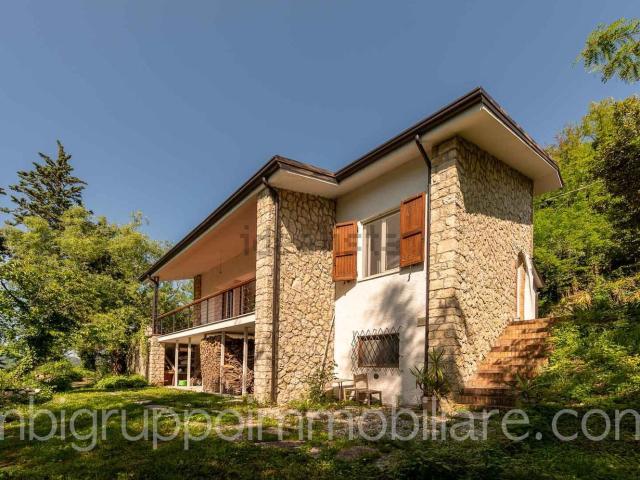 Case e ville in vendita di 281 m² in Via Montefotogno, 28