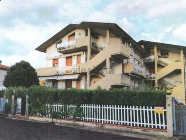 Case e ville in vendita di 281 m² in Via Pisa