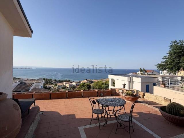 Case e ville in vendita di 281 m² in Viale Magna Grecia, 100