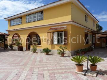 Case e ville in vendita di 282 m²