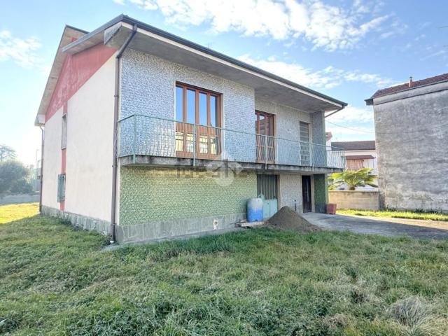 Case e ville in vendita di 282 m² in Via Carlo Romanò, 43