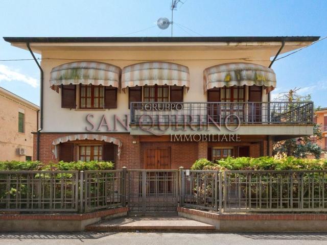 Case e ville in vendita di 282 m² in Via Giovanni Pascoli, 2