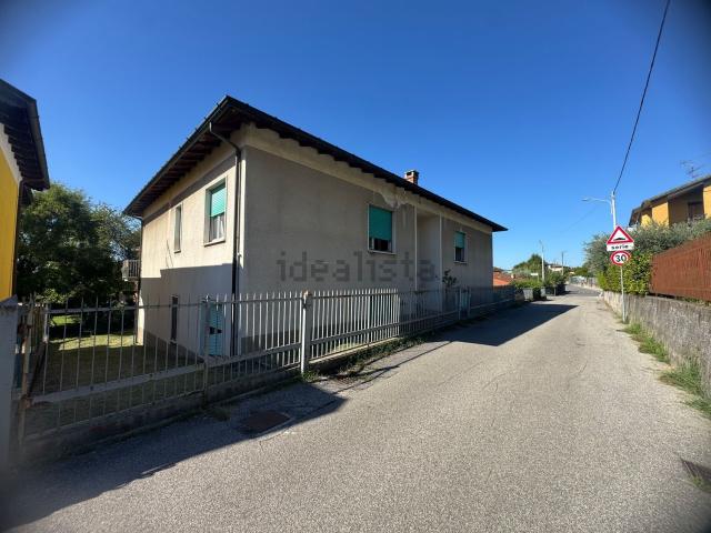 Case e ville in vendita di 282 m² in Via dei Fiori
