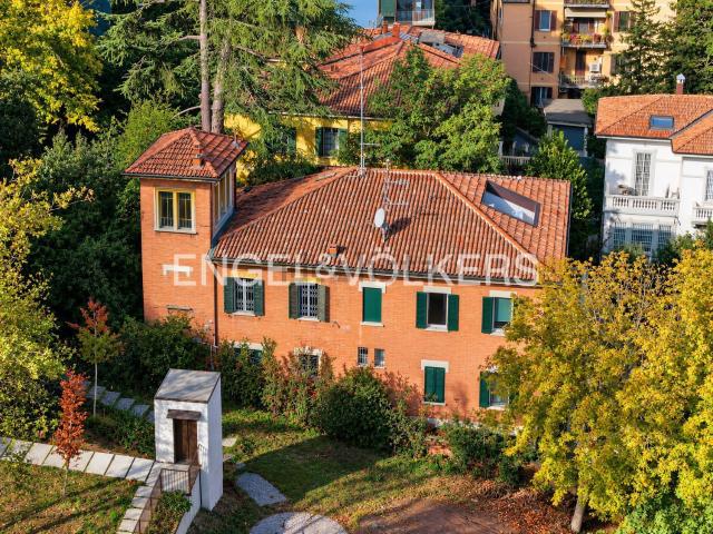 Case e ville in vendita di 282 m² in Via Francesco Petrarca