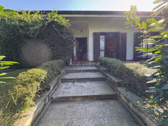 Case e ville in vendita di 282 m² in Via Piermarini, 14