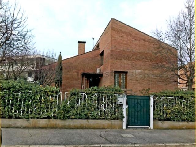 Case e ville in vendita di 282 m² in Via Treviso