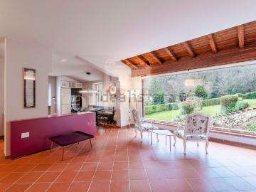 Case e ville in vendita di 282 m² in Via Valle, 2