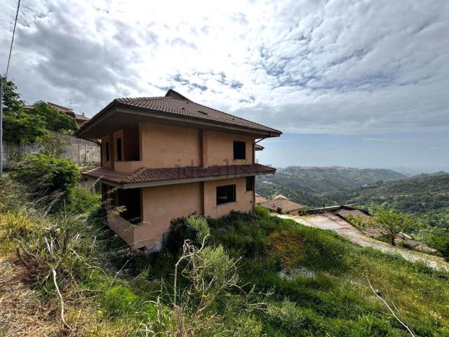 Case e ville in vendita di 283 m²