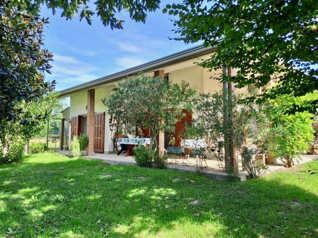 Case e ville in vendita di 283 m²