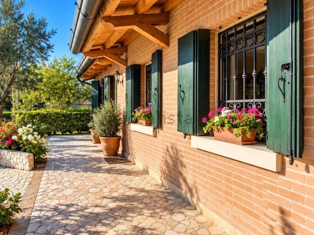 Case e ville in vendita di 283 m²