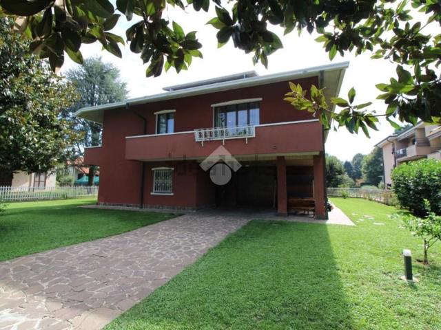 Case e ville in vendita di 283 m² in Via C. Ferrini, 75