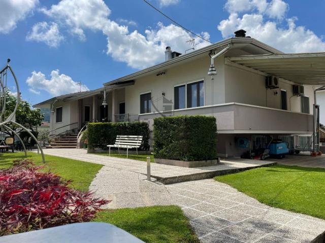 Case e ville in vendita di 283 m² in Via Marano