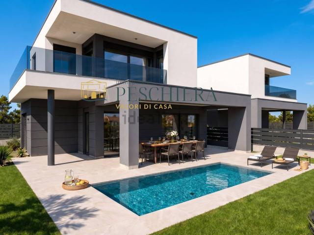 Case e ville in vendita di 283 m² in Via Sant&apos Eurosia