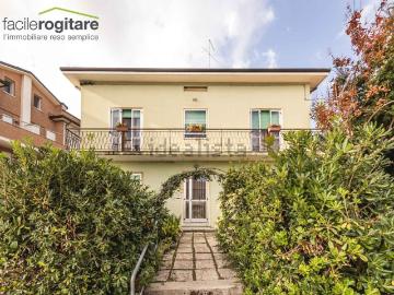 Case e ville in vendita di 283 m² in Via Santa Maria