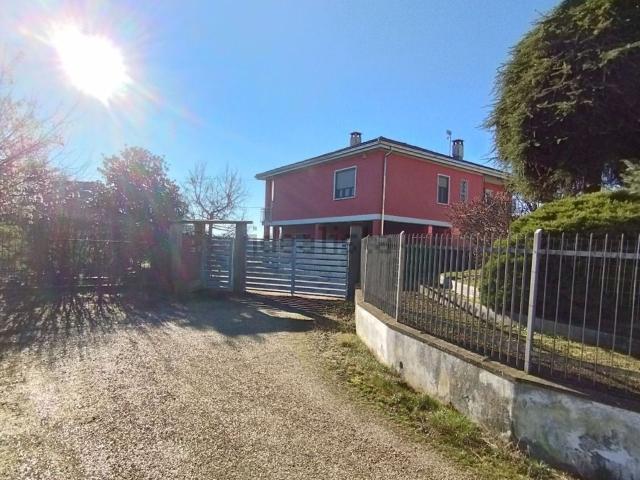 Case e ville in vendita di 283 m² in Via Poirino, 11