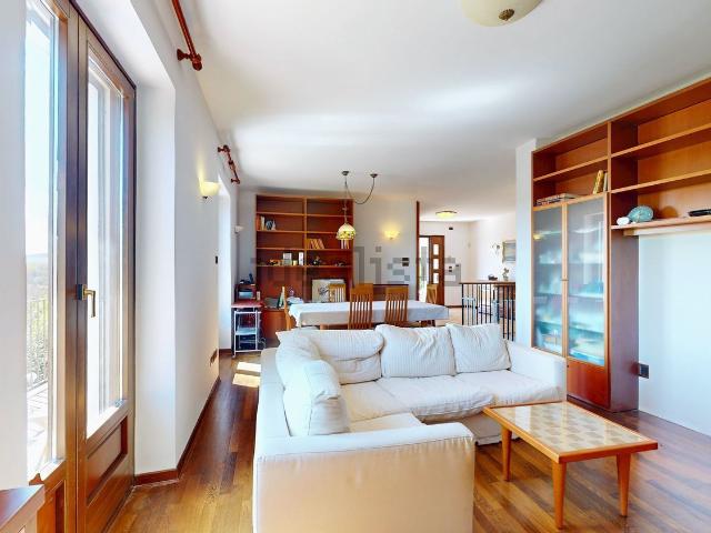 Case e ville in vendita di 283 m² in Frazione Zolla, 60
