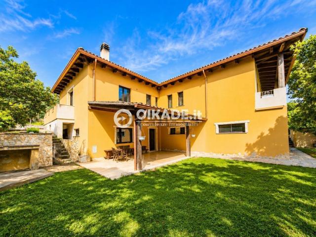 Case e ville in vendita di 284 m²